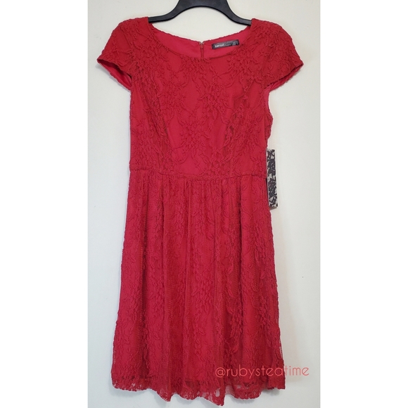 Cherry Red Lace Dress, Cap Sleeve, Wedding Guest, Prom, Dates, Valentine, NWT - Picture 3 of 13